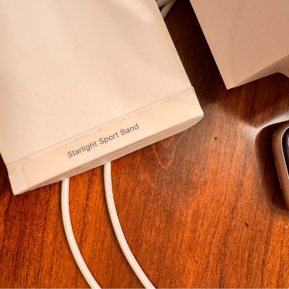 APPLE WATCH 41mm - series 7 - GPS + Cellular. PLUS 3 watch bands AND charger.